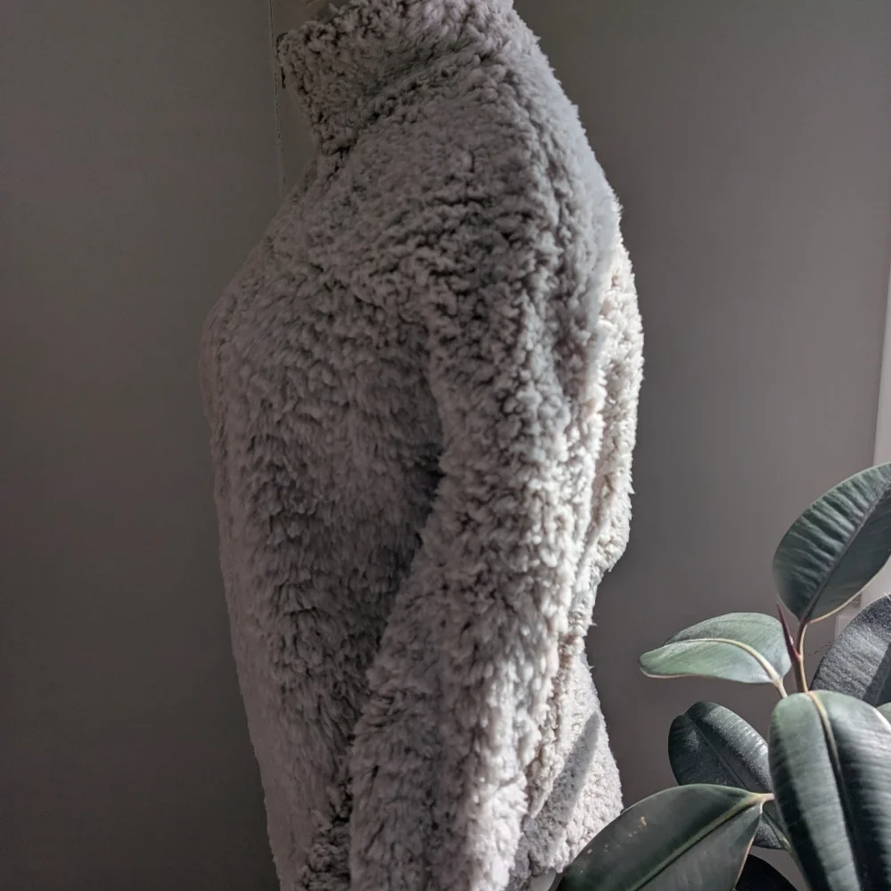 Thread & Supply Gray Ivory Quarter-Zip Sherpa Pullover S